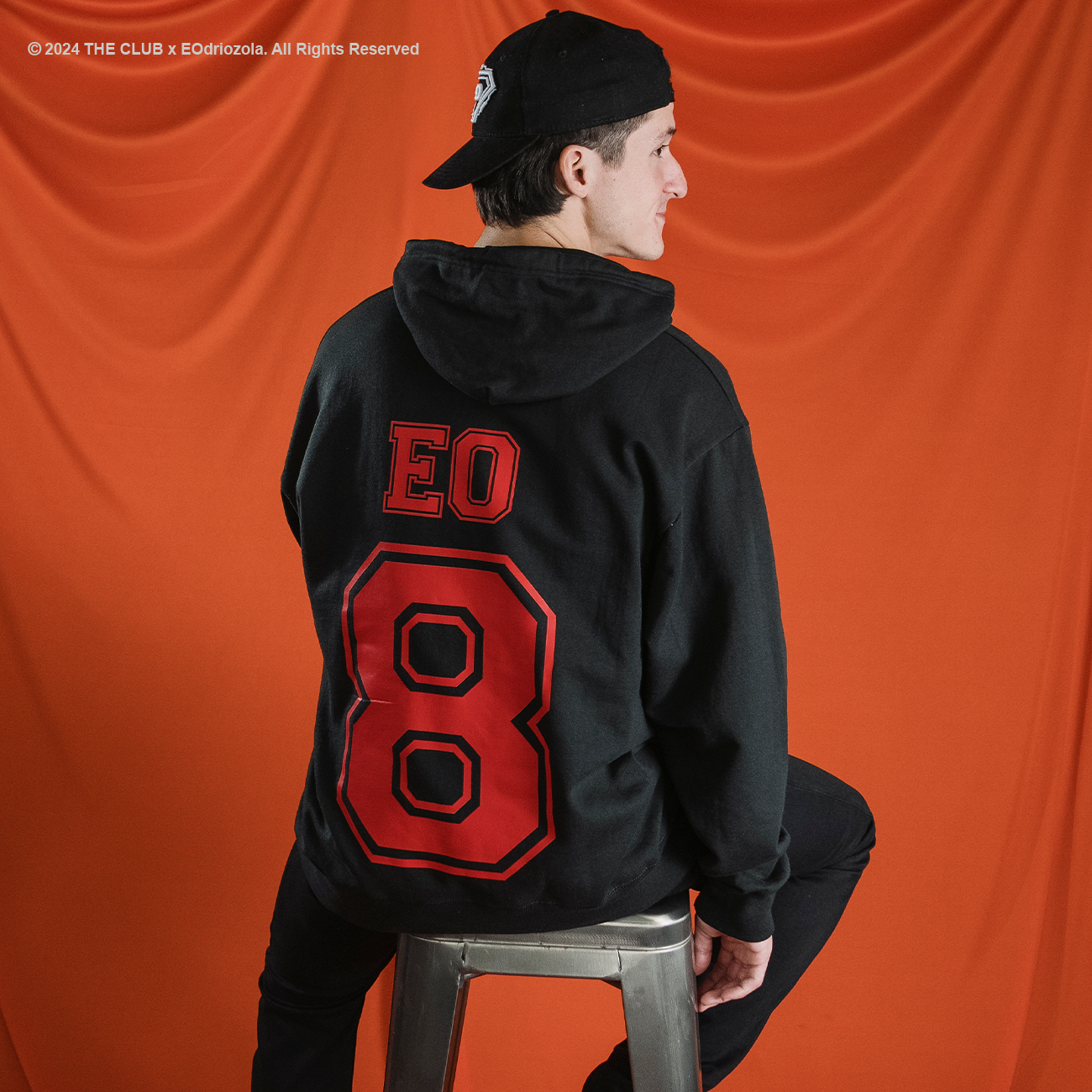 Hoodie Negra Adulto - EO "8 Red"