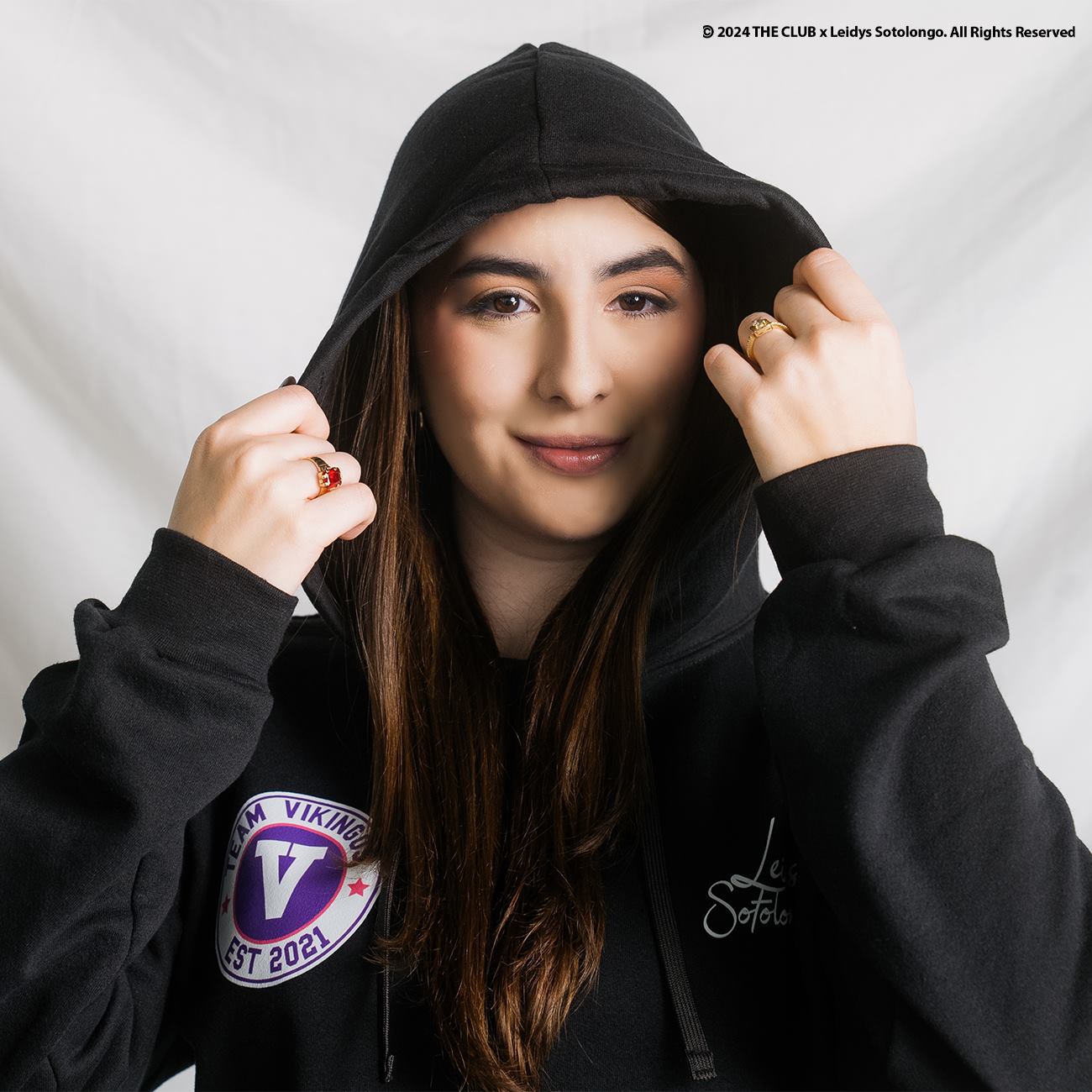 Hoodie Negra - Leidys Sotolongo "Vikingos Vic"